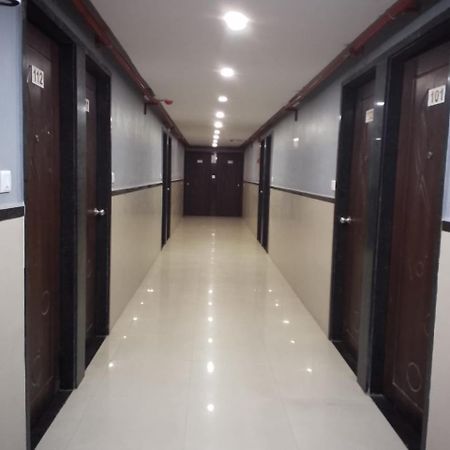 Infinity Rooms & Banquet สุรัต ภายนอก รูปภาพ