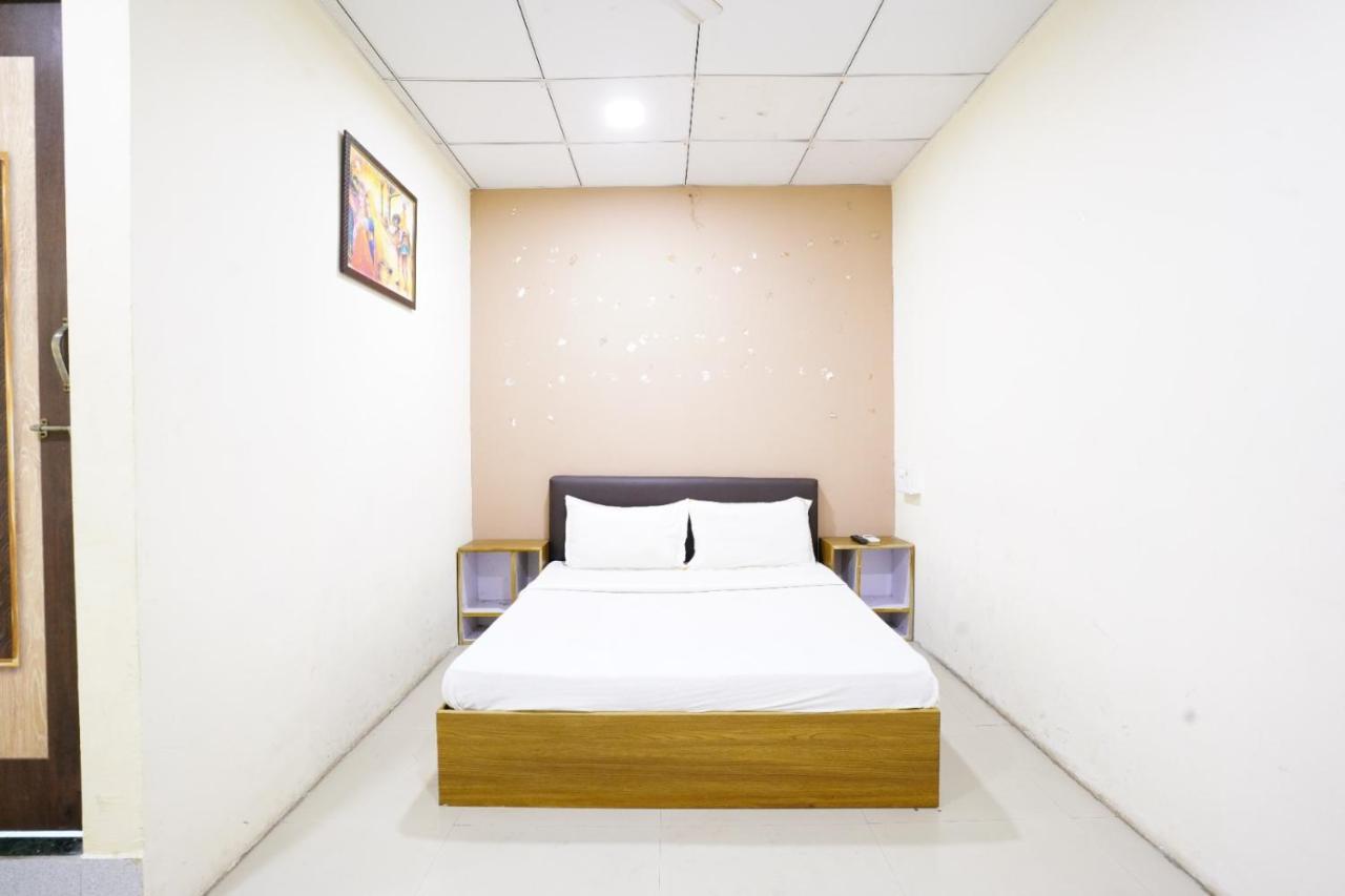 Infinity Rooms & Banquet สุรัต ภายนอก รูปภาพ