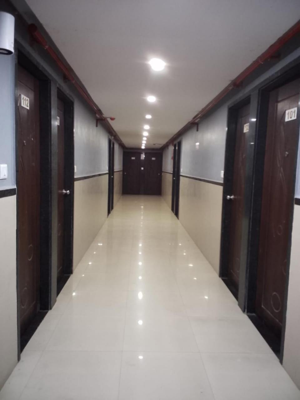 Infinity Rooms & Banquet สุรัต ภายนอก รูปภาพ