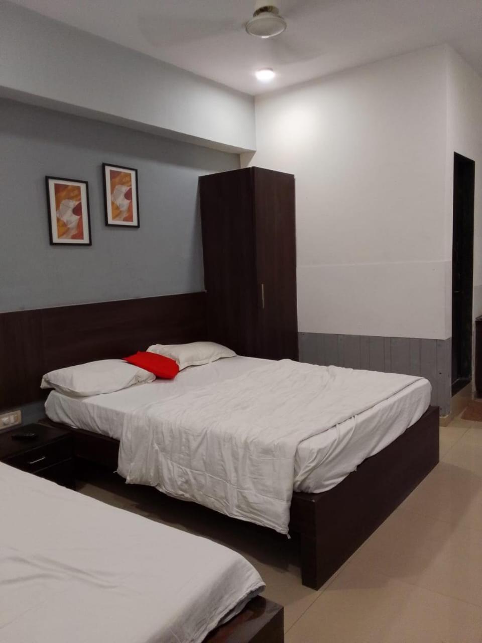 Infinity Rooms & Banquet สุรัต ภายนอก รูปภาพ