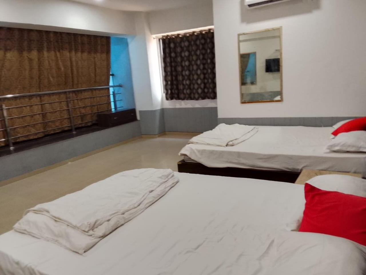 Infinity Rooms & Banquet สุรัต ภายนอก รูปภาพ